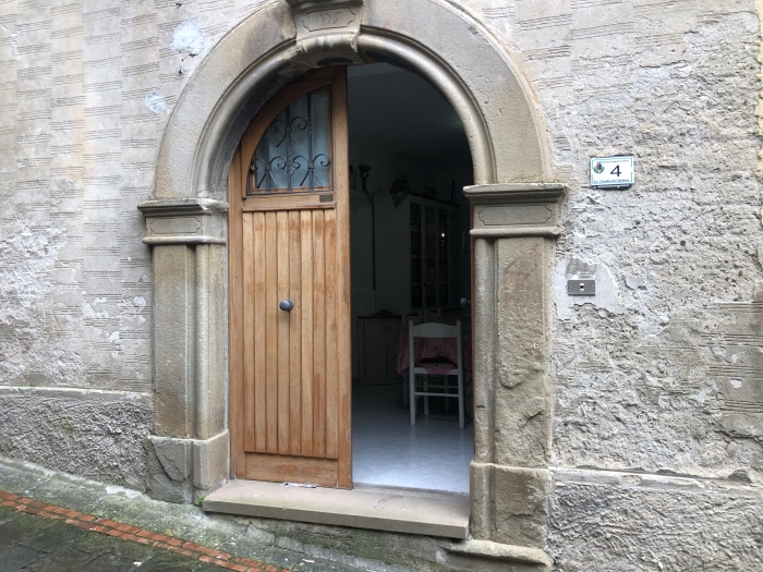 casa-indipendente-nel-centro-storico-di-Ogliastro-Cilento (1)