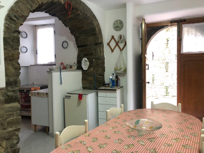 casa-indipendente-nel-centro-storico-di-Ogliastro-Cilento (12)