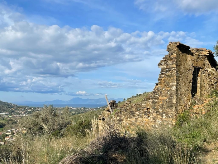 rudere-vista-mare-da-ristrutturare-in-vendita-a-mainolfo (1)