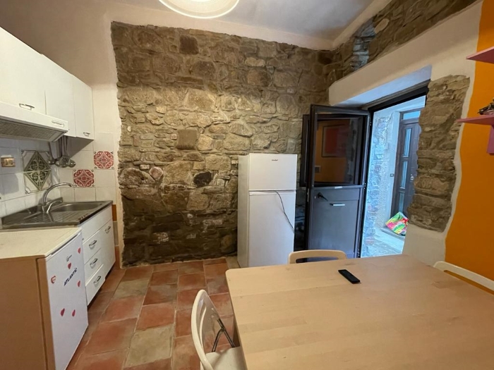 Castellabate-centro-storico-bilocale-in-vendita (1)