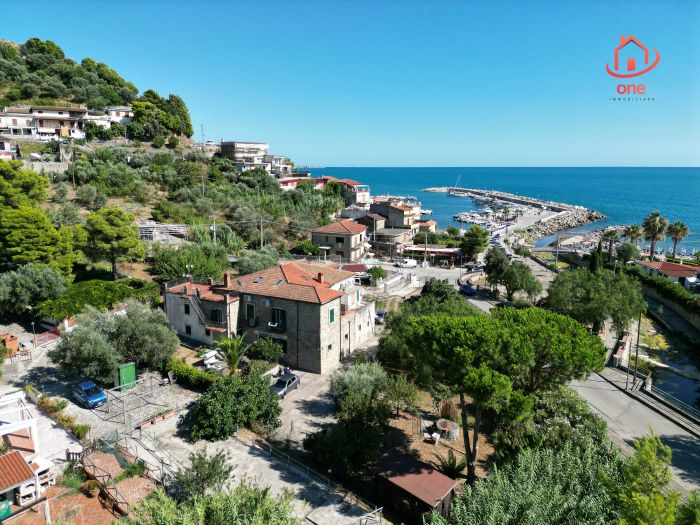 villa-a-schiera-in-vendita-sul-porto-di-San-Nicola-dei-Lembo (11)