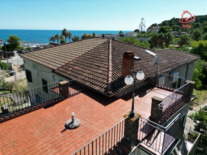 villa-a-schiera-in-vendita-sul-porto-di-San-Nicola-dei-Lembo (16)