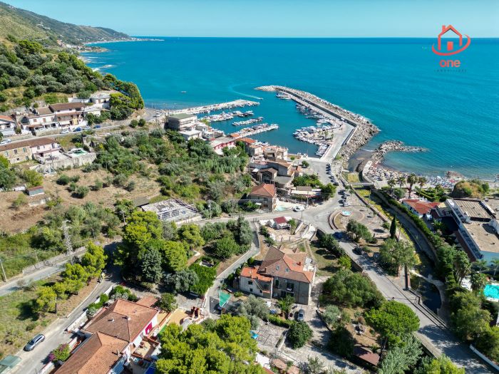 villa-a-schiera-in-vendita-sul-porto-di-San-Nicola-dei-Lembo (18)