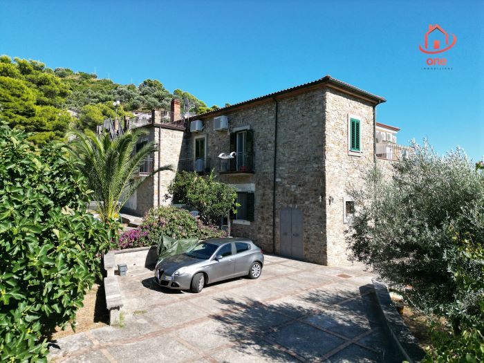 villa-a-schiera-in-vendita-sul-porto-di-San-Nicola-dei-Lembo (22)