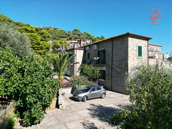 villa-a-schiera-in-vendita-sul-porto-di-San-Nicola-dei-Lembo (23)