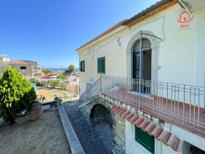 villa-a-schiera-in-vendita-sul-porto-di-San-Nicola-dei-Lembo (6)