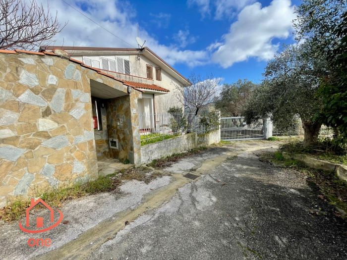 villa-in-vendita-a-Castellabate-con-giardino-e-garage (18)