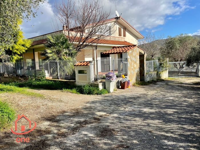 villa-in-vendita-a-Castellabate-con-giardino-e-garage (19)