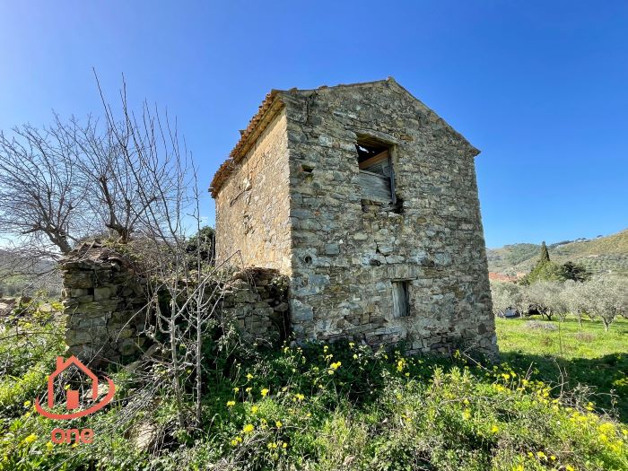 Rudere-in-vendita-a-Motecorce-con-progetto-approvato- (10)