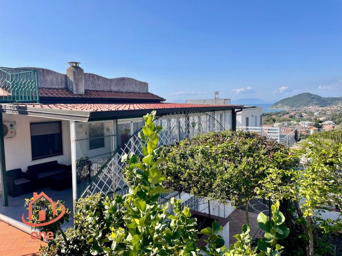 Villa-con-piscina-e-vista-mare-in-vendita-a-Santa-Maria-di-Castellabate (10)