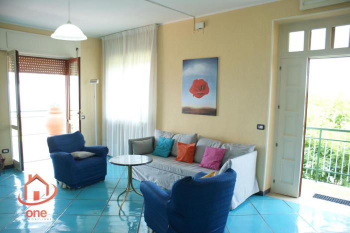 Villa-con-piscina-e-vista-mare-in-vendita-a-Santa-Maria-di-Castellabate (10)