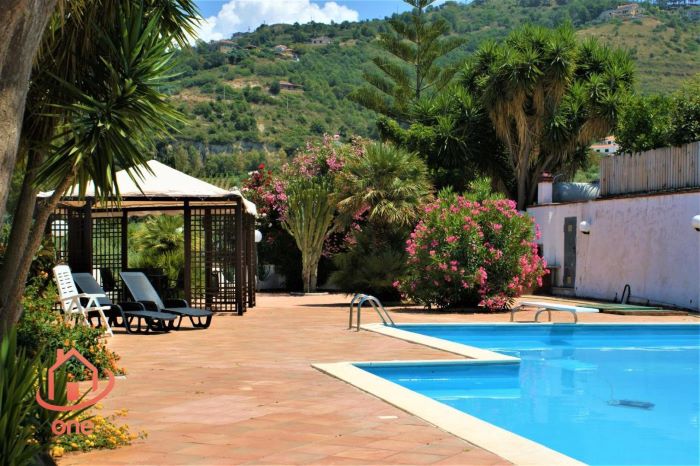 Villa-con-piscina-e-vista-mare-in-vendita-a-Santa-Maria-di-Castellabate (11)
