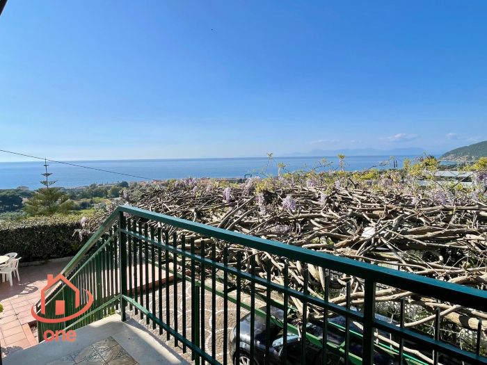 Villa-con-piscina-e-vista-mare-in-vendita-a-Santa-Maria-di-Castellabate (12)