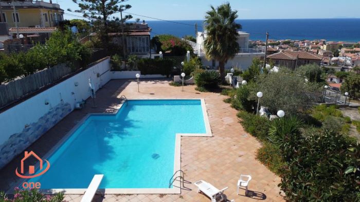 Villa-con-piscina-e-vista-mare-in-vendita-a-Santa-Maria-di-Castellabate (12)