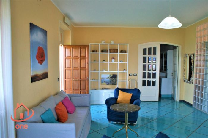 Villa-con-piscina-e-vista-mare-in-vendita-a-Santa-Maria-di-Castellabate (14)