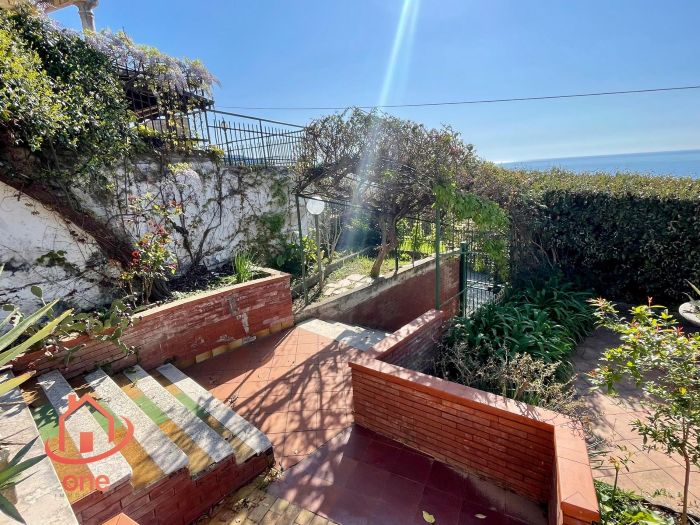 Villa-con-piscina-e-vista-mare-in-vendita-a-Santa-Maria-di-Castellabate (15)