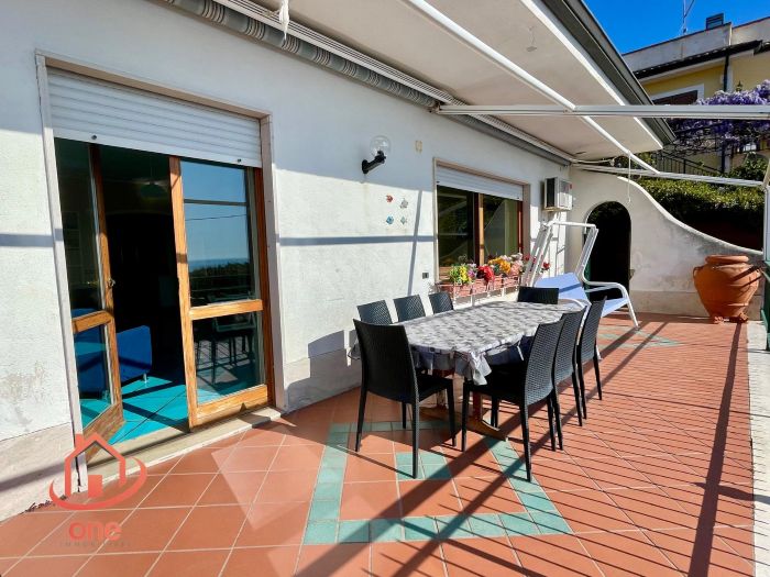 Villa-con-piscina-e-vista-mare-in-vendita-a-Santa-Maria-di-Castellabate (17)