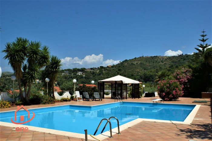 Villa-con-piscina-e-vista-mare-in-vendita-a-Santa-Maria-di-Castellabate (17)
