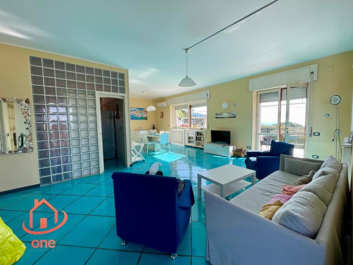 Villa-con-piscina-e-vista-mare-in-vendita-a-Santa-Maria-di-Castellabate (18)