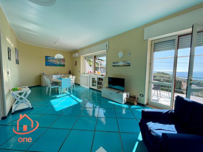 Villa-con-piscina-e-vista-mare-in-vendita-a-Santa-Maria-di-Castellabate (19)