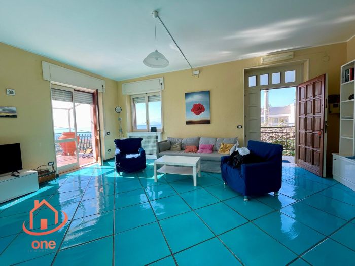 Villa-con-piscina-e-vista-mare-in-vendita-a-Santa-Maria-di-Castellabate (20)