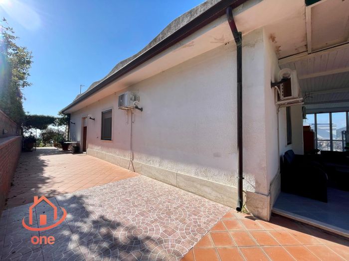 Villa-con-piscina-e-vista-mare-in-vendita-a-Santa-Maria-di-Castellabate (30)
