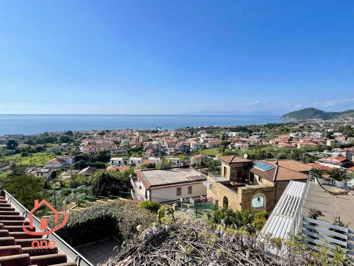 Villa-con-piscina-e-vista-mare-in-vendita-a-Santa-Maria-di-Castellabate (33)