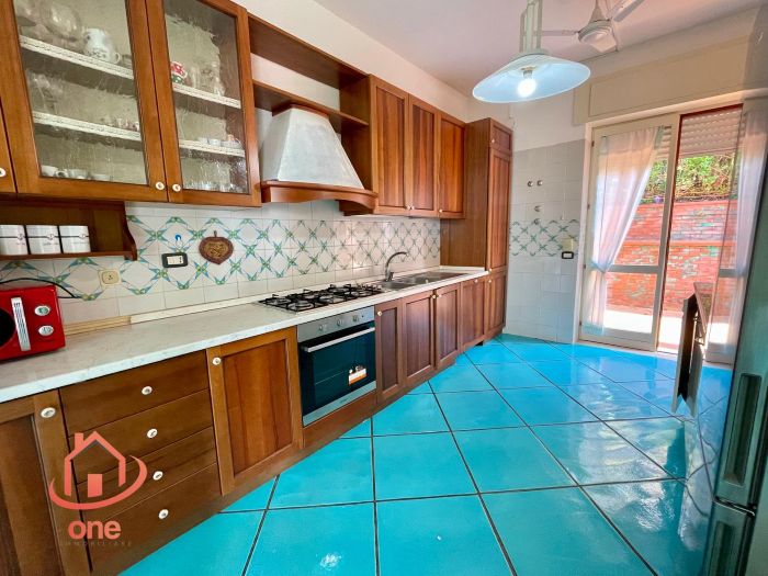 Villa-con-piscina-e-vista-mare-in-vendita-a-Santa-Maria-di-Castellabate (44)