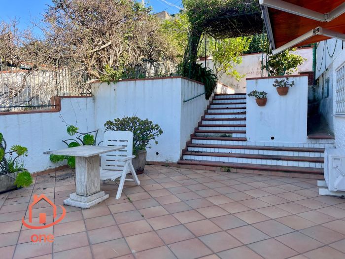 Villa-con-piscina-e-vista-mare-in-vendita-a-Santa-Maria-di-Castellabate (7)
