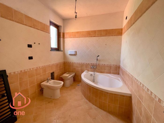 Villa-in-vendita-Castelnuovo-Cilento-Loc.-Velina-con-ampio-giardino (75)