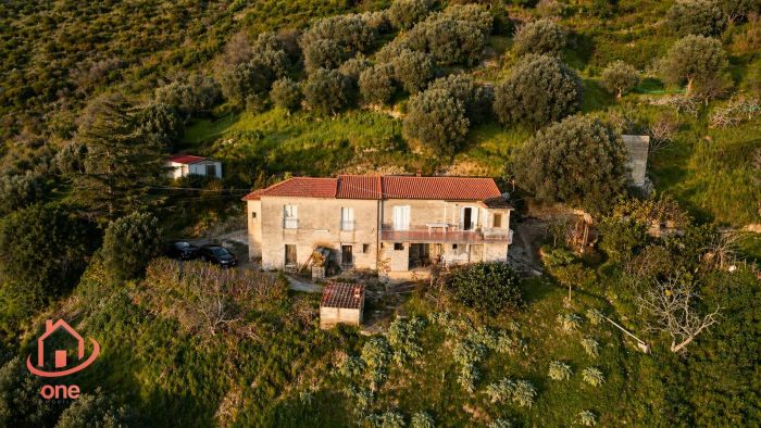 casale-panoramico-vista-mare-con-terreno-san-marco-castellabate
