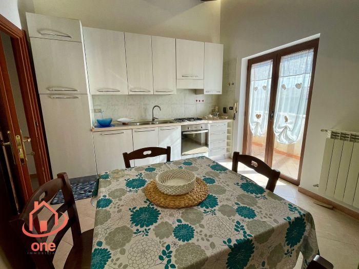 Appartamento-con-terrazzo-in-affitto-annuale-a-Santa-Maria-di-Castellabate (1)