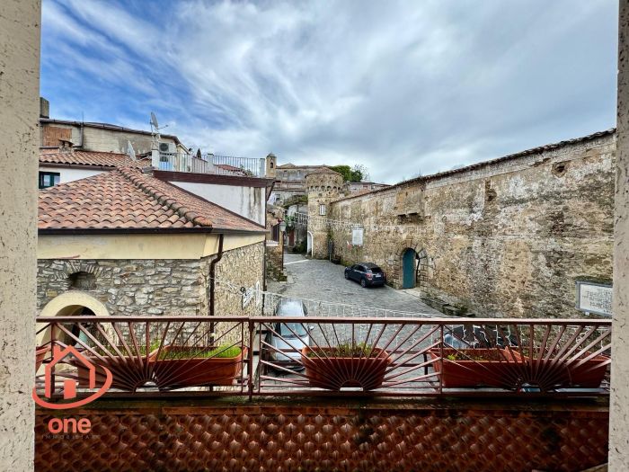 affacio-balcone-palazzo-vatolla-pecora