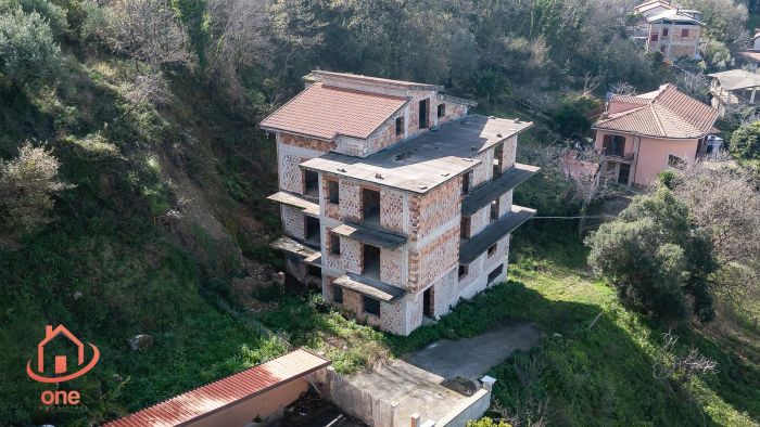 da-ultimare-ampio-grezzo-appartamenti-con-corte-ogliastro-cilento