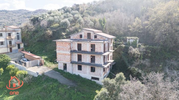 facciata-ampio-grezzo-appartamenti-con-corte-ogliastro-cilento