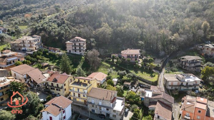 foto-panoramica-ampio-grezzo-appartamenti-con-corte-ogliastro-cilento