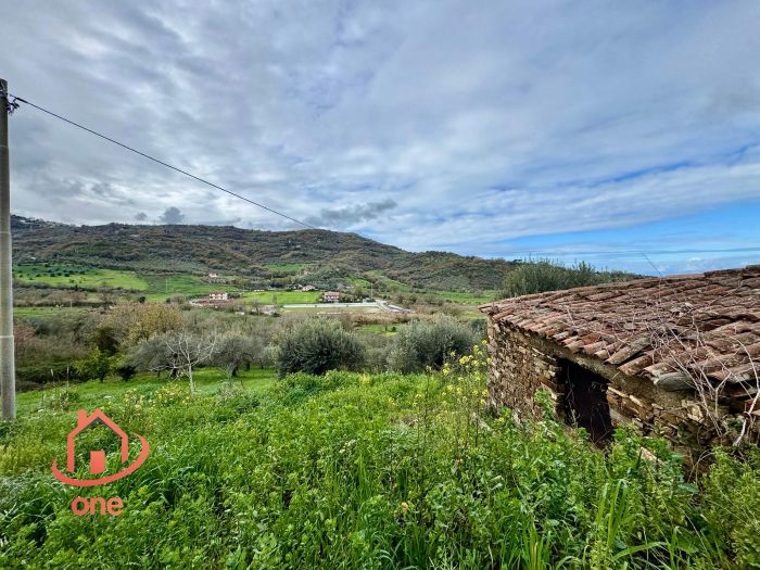 panoramica-rudere-con-terreno-ogliastro-cilento