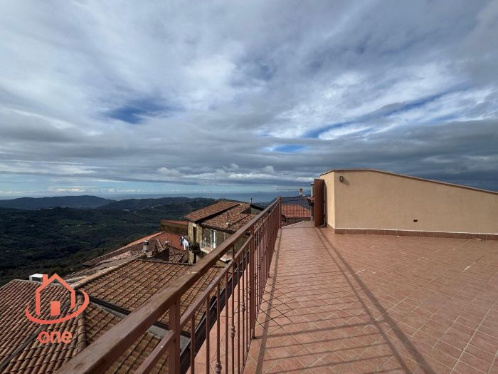 parte-con-vista-terrazzo-palazzo-vatolla-pecora