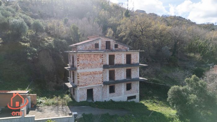 vista-ampia-ampio-grezzo-appartamenti-con-corte-ogliastro-cilento