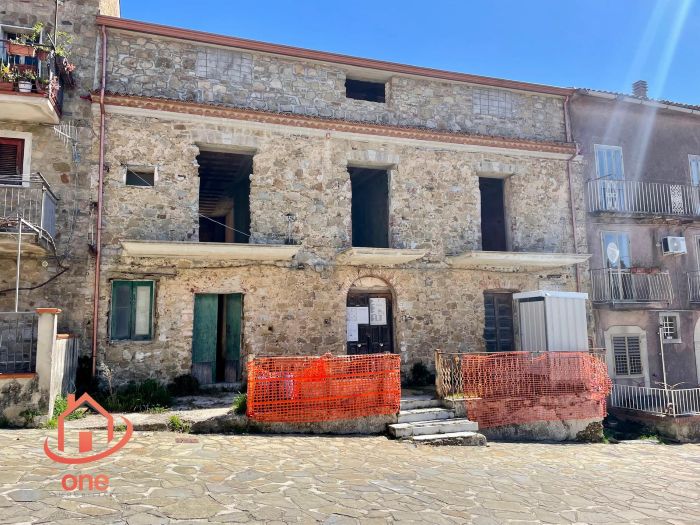 Casale-in-vendita-nel-Borgo-di-Mercato-Cilento (1)