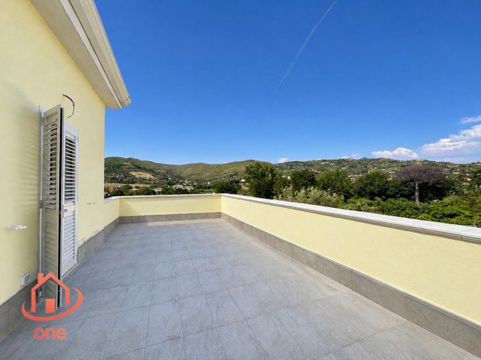 Villetta-a-schiera-con-terrazzo-e-giardino-castellabate-vicino-al-mare (10)
