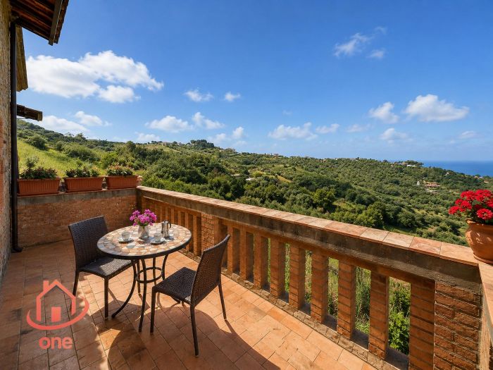 appartamento-panoramico-casale-in-pietra-vista-mare-con-giardino-e-postp-auto-castellabate (14)
