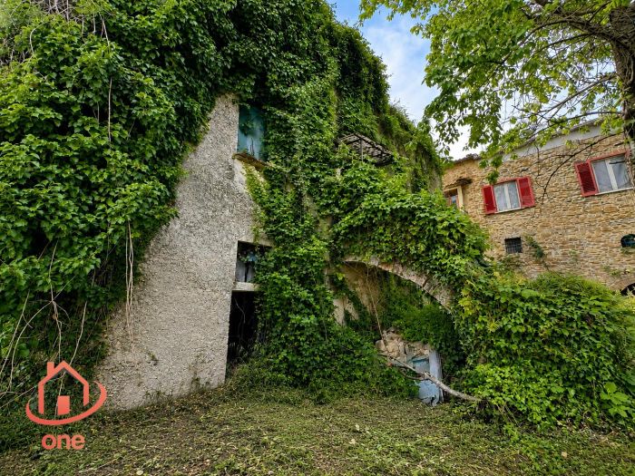 complesso-di-appartamenti-panoramici-a-laureana-cilento-da ristrutturare-con-terreno