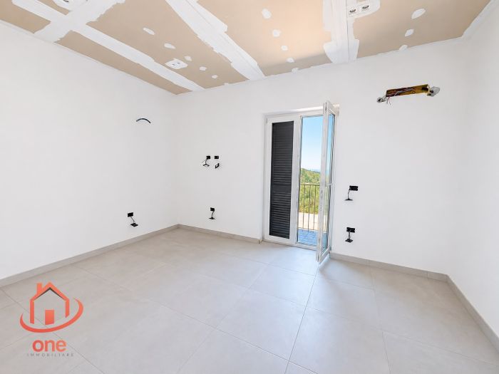 appartamento-centrale-vista-mare-su-due-livelli-con-giardino-e-posto-auto-castellabate (8)