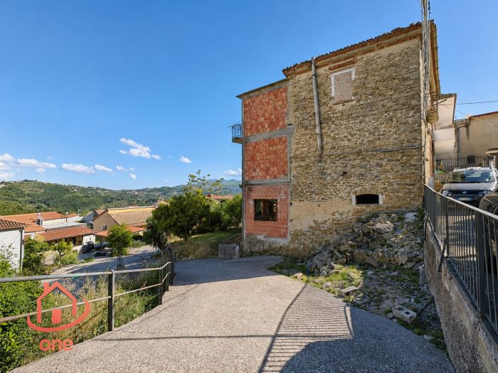 villetta-a-schiera-da-ristrutturare-ogliastro-cilento-ampia-tre-livelli (4)