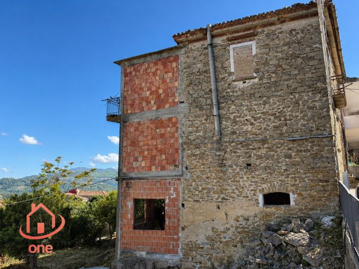 villetta-a-schiera-da-ristrutturare-ogliastro-cilento-ampia-tre-livelli (6)