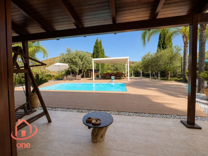 villa-bifamiliare-con-piscina-e-uliveto-pannelli-solari-corte-esterna-pavimentata (41)
