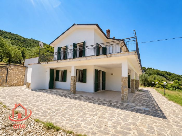 villa-indipendente-con terreno-spazio-esterno-su-due-livelli (18)