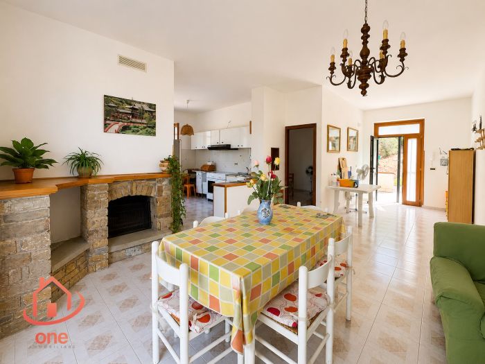 villa-indipendente-con terreno-spazio-esterno-su-due-livelli (24)