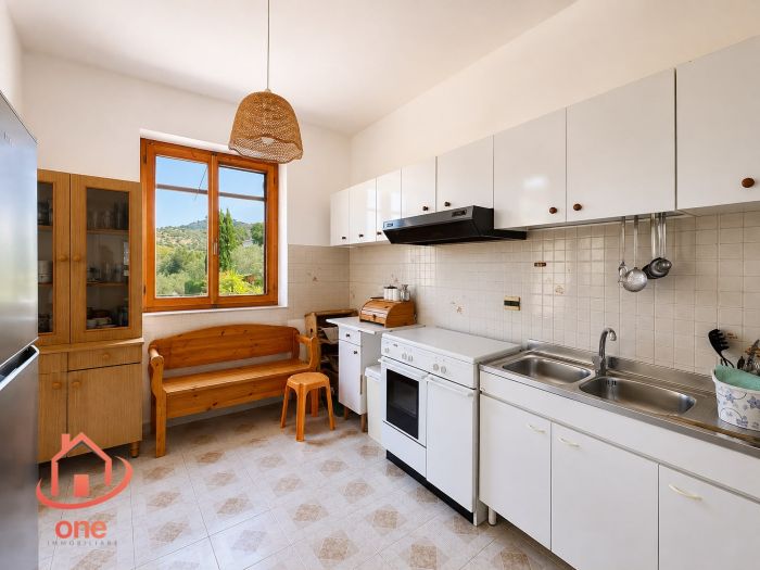 villa-indipendente-con terreno-spazio-esterno-su-due-livelli (26)